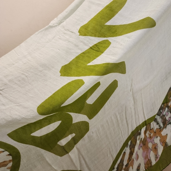 BCBGENERATION Large Green Graphic Wrap Scarf  Beachy Cover all - Picture 4 of 9